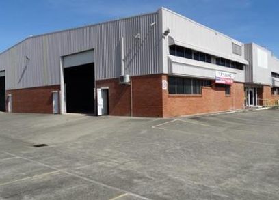 LARGE RETAILWAREHOUSE ON CBD FRINGE - FOR LEASE