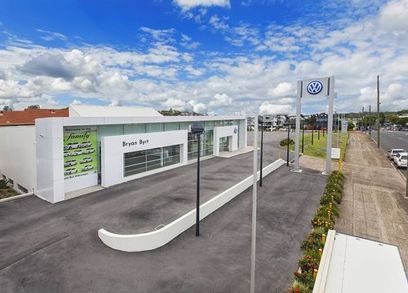 MASSIVE PRICE REDUCTION! 1,099m2 SHOWROOM OFFICE AMPLE PARKING