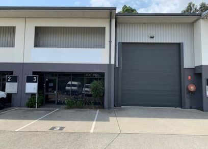 CLEAN AND VERSATILE INDUSTRIAL UNIT FOR YOUR BUSINESS