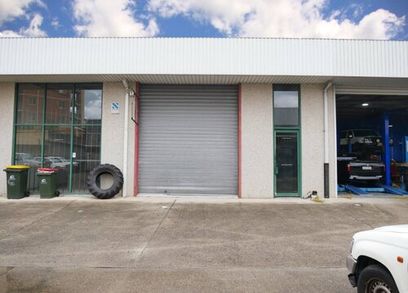 GOSFORD WAREHOUSESHOWROOM - 139M2