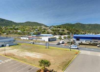 POSITION YOUR BUSINESS IN THE NEW CENTRE OF CANNONVALE