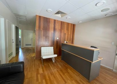 PROFESSIONAL OFFICE  MEDICAL CONSULTING ROOMS - LOW RENT