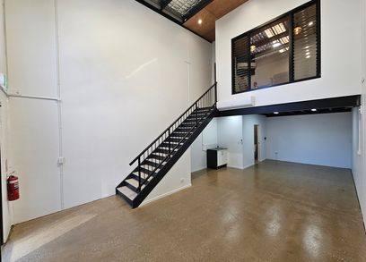 MODERN WAREHOUSE W MEZZANINE OFFICE SPACE- READY TO LEASE TODAY!