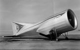 Липпишский аэродин доктора Александра Мартина Липпиша (1894 - 1976)

Для создания подъемной силы и движения в Lippisch Aerodyne использовались бы два соосных гребных винта, отклоняющих поток скольжения вниз для достижения вертикального взлета и посадки.
