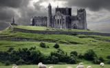 El Castillo De Поумрой

Названынй así en honor de su familia, que allí mucho tiempo vivió. Y se hizo famosa crueles hechos, incluso para los estándares de un tiempo, bastante intolerante y agresivo. Y en el castillo hasta ahora se puede encontrar margaret Поумрой y su lejano pariente, que aún en vida de famosos, crueles asesinatos. La primera – de su hermana, y la segunda en la de su hijo. Severas entonces, los tiempos eran muy severas.
Traducido del servicio de «Yandex.Traductor»