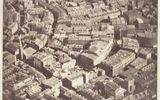 www.metmuseum.org

La primera foto desde el aire (casi)

La fotografía de la ciudad de boston con la altura se hizo con el globo de james Уоллесом Блэком en 1860, y es la más antigua de lo que hubiere quedado de la imagen aérea.

Pero, en realidad, la primera imagen en el aire no había hecho él – se considera que un fotógrafo francés por el nombre de Nadar hizo estas fotos en parís dos años antes de los black. Por desgracia, estas fotos no se han conservado.
Traducido del servicio de «Yandex.Traductor»