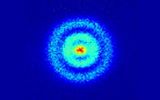 La primera fotografía de un átomo de hidrógeno desde el interior
En 2013, con la asistencia recientemente inventado cuántico de un microscopio físico aneta Стодолна y su equipo en el Instituto de la energía atómica y molecular física en los países bajos, por primera vez, hecho una foto de la estructura interna del átomo.
Traducido del servicio de «Yandex.Traductor»