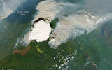 Clouds can be born from the heat of volcanoes, or, as in this case, from a fire. "Landsat-8" captured pyrocumulus cloud 5 Aug 2014 over the town of Yellowknife in Canada.
Translated by «Yandex.Translator»