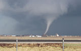 Conos de tornado

Como un tornado que también recibieron el nombre debido a su forma. Ya están allí, donde se refieren a la tierra, y más ancha donde se unen con la tormenta. Ellos son más peligrosos que la cuerda de un tornado, ya que dejan más amplio de la huella de los daños.

Колоннообразные tornado parecidas a conos, pero su anchura no cambia de la tierra hasta el cielo.

© Dan Ross | Shutterstock
Traducido del servicio de «Yandex.Traductor»