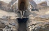 In California, a giant skull was found on the ocean shore. Photo © X / Ir. Benny Dwika Leonanda