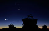 Четыре планеты и Луна перед рассветом 1 мая 2011 г на обсерватории Параналь.
