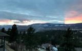 The rays of the Sun, which obscures the cloud. The phenomenon is called "Split sunset" (sunset split), because visually divides the sky into pieces.

Photographer Terri Knox for Globalnews
Translated by «Yandex.Translator»