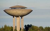 Haukilahti Water Tower is an unusual Finnish water tower with a height of over 45 m, built in 1968, the volume of the tank of this tower is 4 thousand cubic meters and the top diameter is 45.3 M.
Translated by «Yandex.Translator»