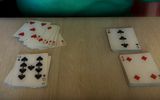 Hay un truco que permite hacer la vista adivinar el palo de la tarjeta se produce en el 100% de los casos. Para ello, la baraja se divide en rojo y el negro, exactamente por la mitad antes del inicio del foco.

De todas las cartas pasan 4: 2 rojos y 2 negros. Las dos primeras (rojo y negro) se colocarán en la mesa, y el segundo se limpian boca abajo en el medio de la baraja (donde se separan el rojo y el negro). Подсмотрев el color de la parte superior del palo, las cartas se colocarán en los puntos designados de la pila en el orden que desee. Después de pasar la mitad de color en las pilas, se invierte y se presenta de nuevo en orden aleatorio.

Por lo tanto, en una pila de la separación correcta, y en la segunda en la parte superior y la parte inferior de la imperceptible cambian de lugar.
Traducido del servicio de «Yandex.Traductor»