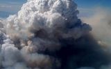Пирокумулятивные облака.

Они&nbsp;появляются только в местах продолжительных пожаров и на территории вулканической активности. Иногда пирокумулюсы могут быть дождевыми облаками, тогда дождь из этих облаков может потушить пожар под собой.

Высота до 12 км
