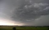 Menos las nubes de la lluvia (NimbostratusNs)

Menos de lluvia y de las nubes tienen el mismo origen, como nubes que. Sin embargo, la capa más potente (varios kilómetros). Estas nubes se encuentran en la parte inferior, media y, a menudo, en la parte superior gradas. En la parte superior de ellos consisten de pequeñas gotas y los copos de nieve (similares a los de altoestratos las nubes), y en la parte inferior pueden contener grandes gotas y copos de nieve. Por lo que la capa de estas nubes es gris oscuro en color. El sol y la luna a través de él no se trasparentan. De menos de lluvia de las nubes, como regla general, cae обложной la nieve o la lluvia que alcanza la superficie de la tierra. Bajo el amparo de tales nubes, existen los de la acumulación de bajas rasgadas nubes, especialmente oscuros en el fondo de la niebla helada lluvia.

Altura hasta 3 km
Traducido del servicio de «Yandex.Traductor»