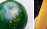 Слева: симптомы болезни Watermelon mosaic virus, справа: проявление симптоматики вируса на кабачке.
