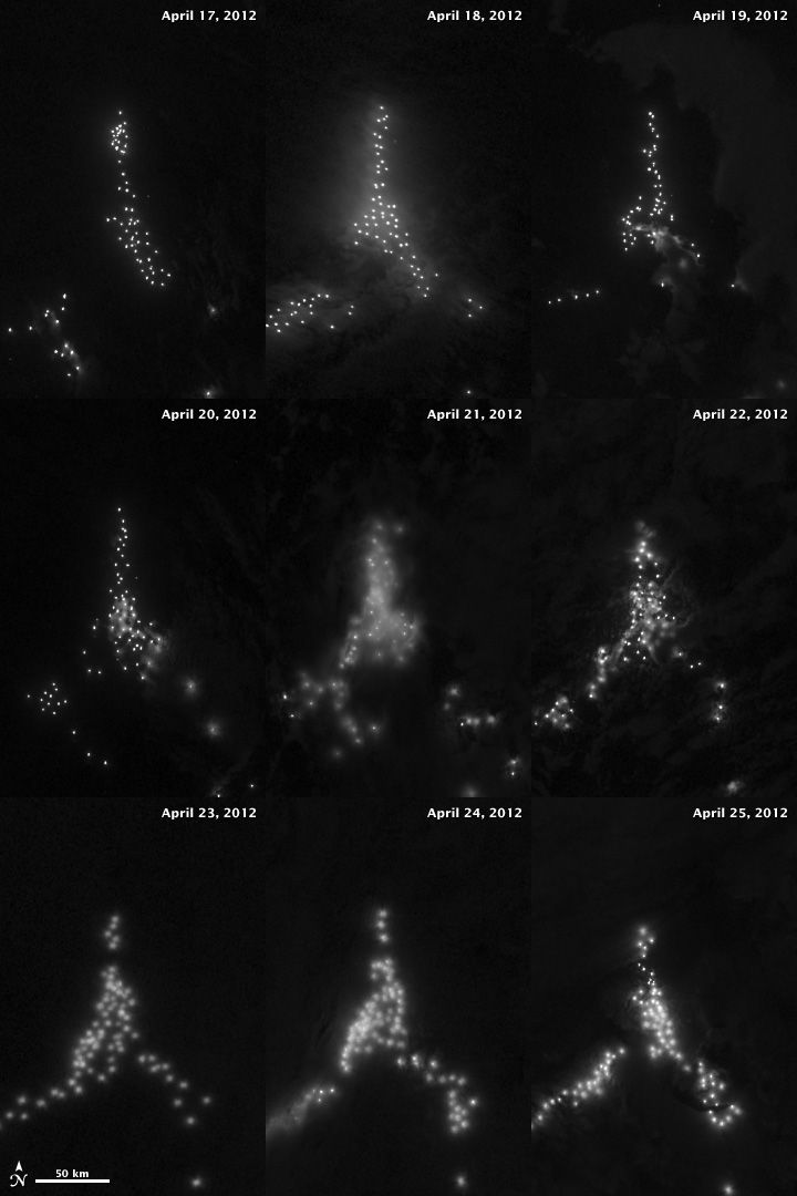 Fishing boats in the sea at night
Translated by «Yandex.Translator»