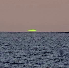 The green beam over the sea.
Translated by «Yandex.Translator»