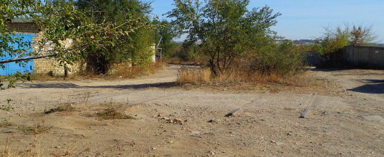 In the photo you can see the remains of rails leading to Lenin abandoned depot, which strangely drove fallen asleep in the tram to the author.
Translated by «Yandex.Translator»