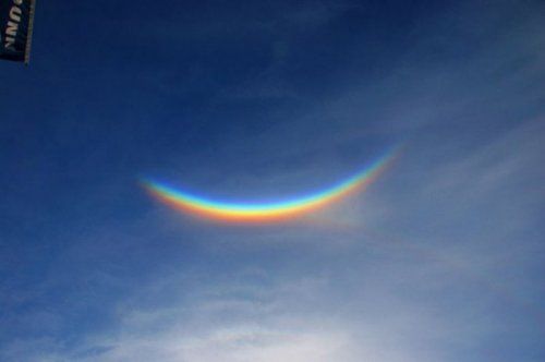 Many people call this unusual natural phenomenon an inverted rainbow, although in fact this optical phenomenon is one of the phenomena of the halo and is called the "near-zenith arc".This phenomenon looks like a bright rainbow at the zenith, and is observed when the Sun is no higher than 32 degrees above the horizon. The circumference arc is a partial halo, the size of which is one-fourth of the circumference, in the lower part of which it is located.Crystallized droplets of moisture, refracting light, create a visual rainbow effect, the optimal observation of which is possible at an angle of about 22 degrees. Most often this unusual phenomenon is observed in regions with a predominance of low temperature.