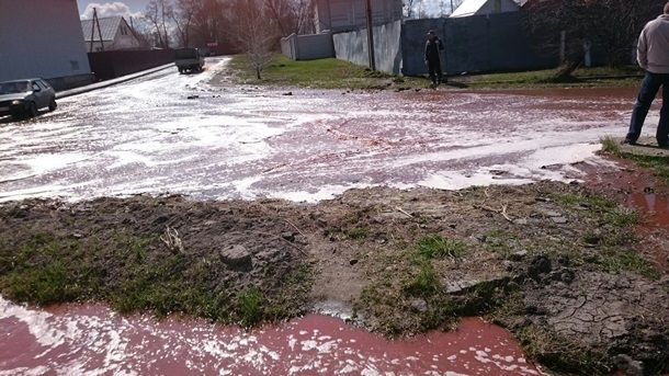 The juice from the collapsed warehouse flooded Lipetsk regional center
Translated by «Yandex.Translator»