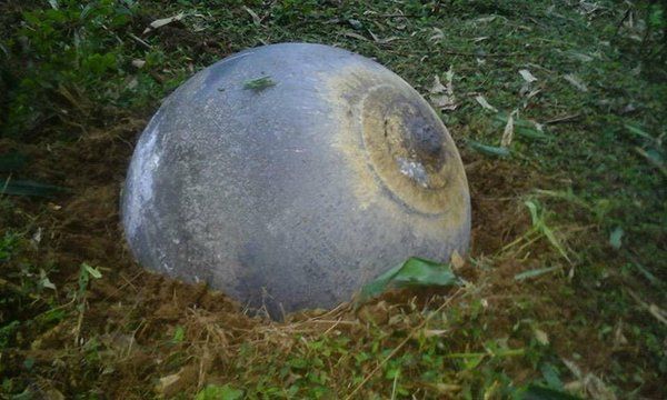 Thanh Nien News

@News_Vietnam

Mysterious metal balls found in #Vietnam may be #space debris http://newsvietnam.org/1MQBtlN #UFO

7:12 AM · 6 янв. 2016 г.·Twitter Web Client
