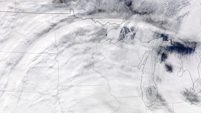 NASA

This Cirrus arc was withdrawn on 28 November with the help of the instrument MODIS on the NASA satellite Terra. It was the result of a meteorological phenomenon known as jet streaks, which move in the high-altitude jet streams.
Translated by «Yandex.Translator»