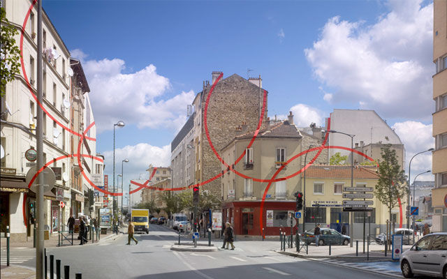 Swiss artist Felice of Varini in his work he uses impressive anamorphically illusion kanatas, buildings and entire urban areas that are painted with colored lines and circles. These lines which have no meaning until the person stand in a certain place.
Translated by «Yandex.Translator»