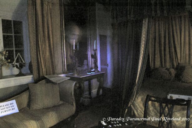 Mark Rees

7 may 2019

Ghost of 17th Century builder 'caught on camera' at one of Wales' most haunted houses: "Paranormal investigator believes he's captured the image of man who died nearly 400 years ago at Plas Teg in Flintshire"
Translated by «Yandex.Translator»