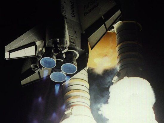 Mach disks of the three main engines of the Space Shuttle