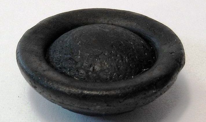 Tektite and its form formed upon entering the atmosphere