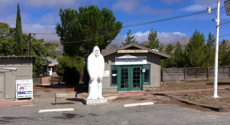 In our days in the Borrego Badlands, a sculpture of the Yeti
Translated by «Yandex.Translator»