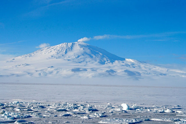 Вулкан Эребус © ENVIROSENSE / Shutterstock/FOTODOM
