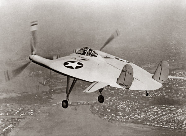 "Flying Pancake" VOUGHT-ZIMMERMAN V-173 (1939-1943)Known as the Zimmerman " Flying Flapjack "or" Flying Pancake", the Vought-Zimmerman V-173 was the most unusual aircraft ever built for the USN in the 1940s.The V-173 first flew on November 23, 1942. Shortly after takeoff, Boone T. Guyton, the chief test pilot of Vout, found that the control was sluggish, and he had to turn back to the base with difficulty. He continued flight tests in 1942-43, which sometimes led to panic among the civilian population, who reported seeing strange aircraft in the Connecticut sky.