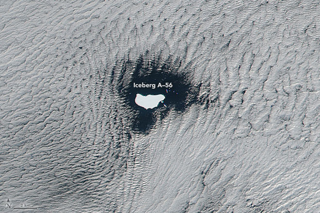 1&nbsp;июня 2016 года спутник «Суоми» сфотографировал низкие слоистые облака, обрамляющие айсберг А-56, который дрейфовал по&nbsp;югу Атлантического океана.
