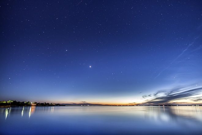 Ahora rara vez se puede ver brillantes de la noche debido a la contaminación lumínica. © Minerva Studio | shutterstock
Traducido del servicio de «Yandex.Traductor»