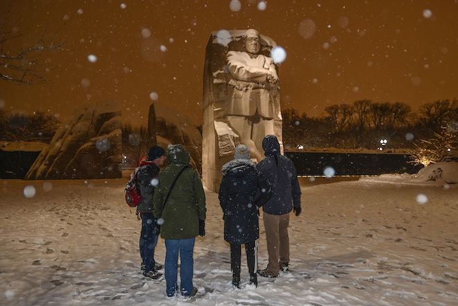 Snowflakes, illuminated by the flash of the camera.

© globallookpress.com
Translated by «Yandex.Translator»