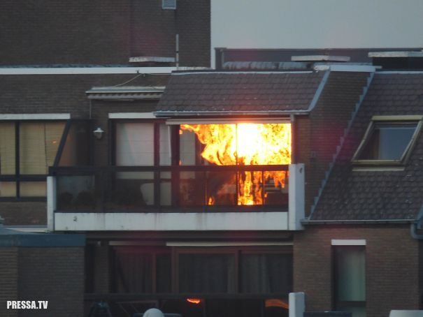 The reflection of the sunset in the window looks like a fire
Translated by «Yandex.Translator»