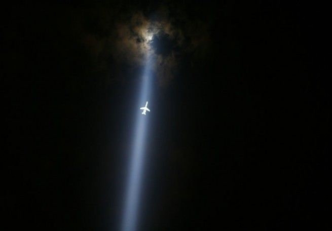 Plane flying in the spotlight at the ceremony of remembrance of the victims of the terrorist attack in new York
Translated by «Yandex.Translator»