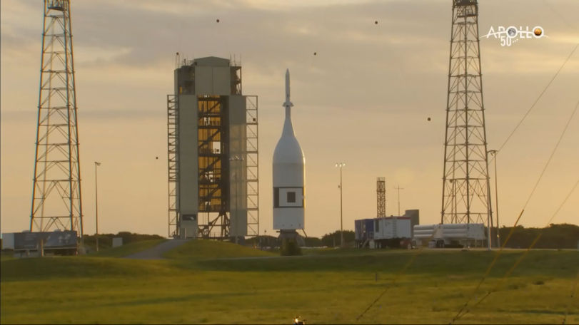 Markers of wires at the test site. Before the flight, intended to check the operation of the system of rescue of astronauts in case of an accident.
Translated by «Yandex.Translator»