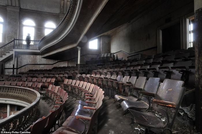 Оперный театр Sterling Opera House в Дерби, штат Коннектикут
