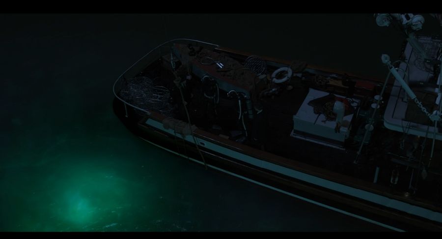 Glowing underwater wreckage of a UFO
Translated by «Yandex.Translator»