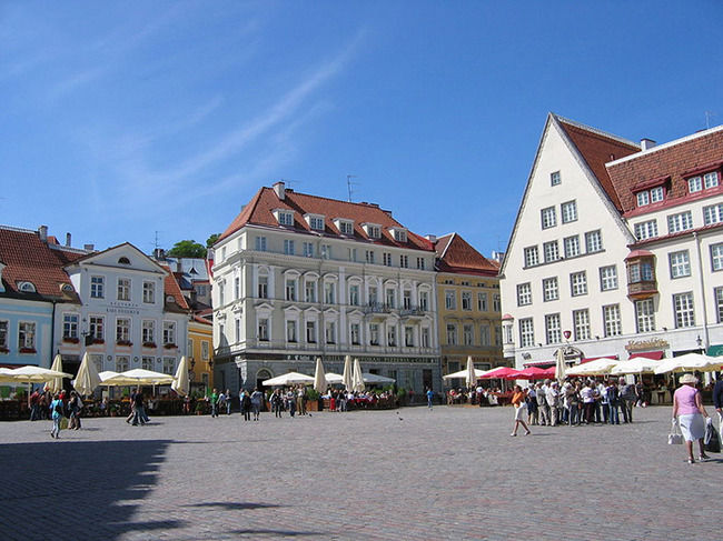 Town hall square

© Ralf Roletschek, commons.wikimedia.org
Translated by «Yandex.Translator»