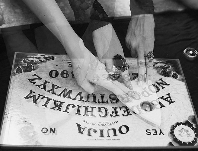 The Ouija Board, which is involved in a work ideomotor act.
Translated by «Yandex.Translator»