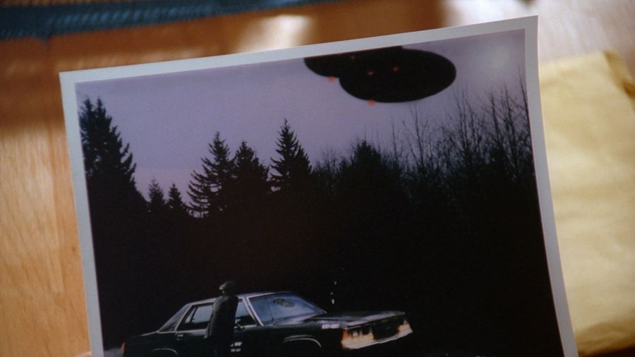 A fake UFO photo
Translated by «Yandex.Translator»