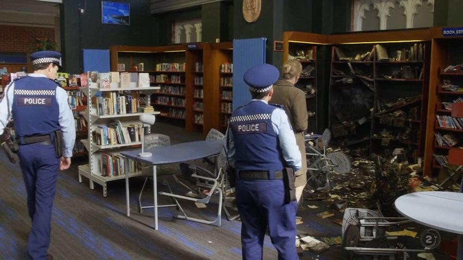 Las consecuencias de la explosión en la biblioteca de la escuela
Traducido del servicio de «Yandex.Traductor»