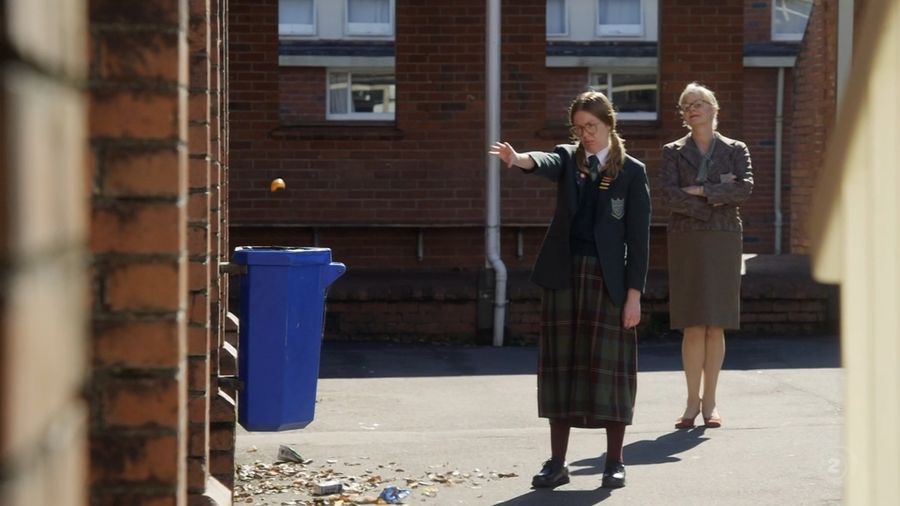 One of the girls applies sverhsposobnostyami for the cleaning of school grounds
Translated by «Yandex.Translator»