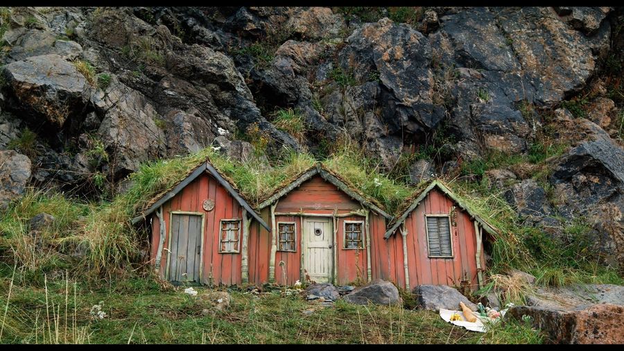 Houses of elves in the mountains
Translated by «Yandex.Translator»