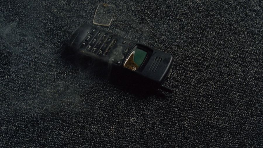 Телефон, загоревшийся от воздействия Освальда
